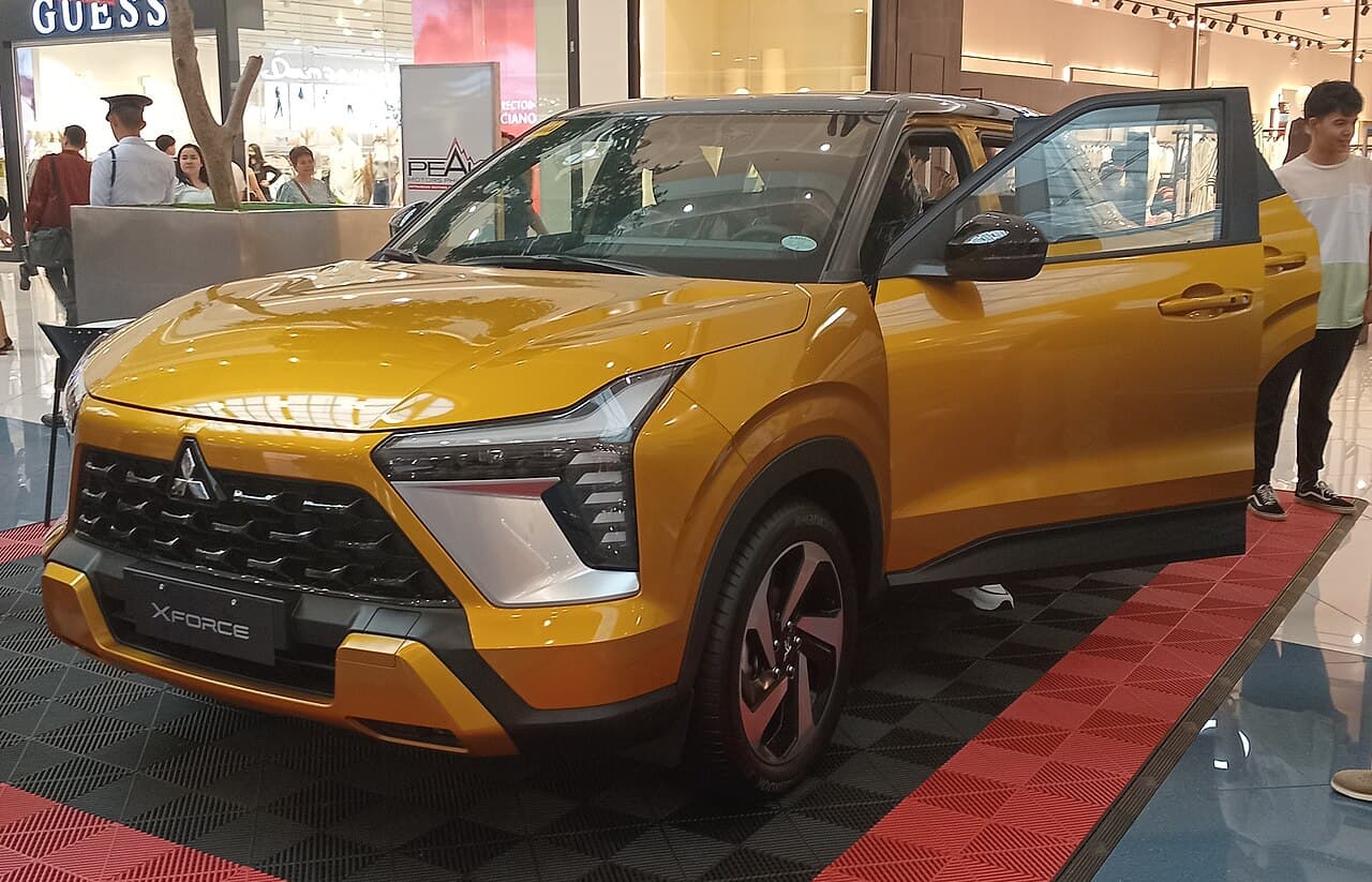 Mitsubishi Xpander đỏ metallic