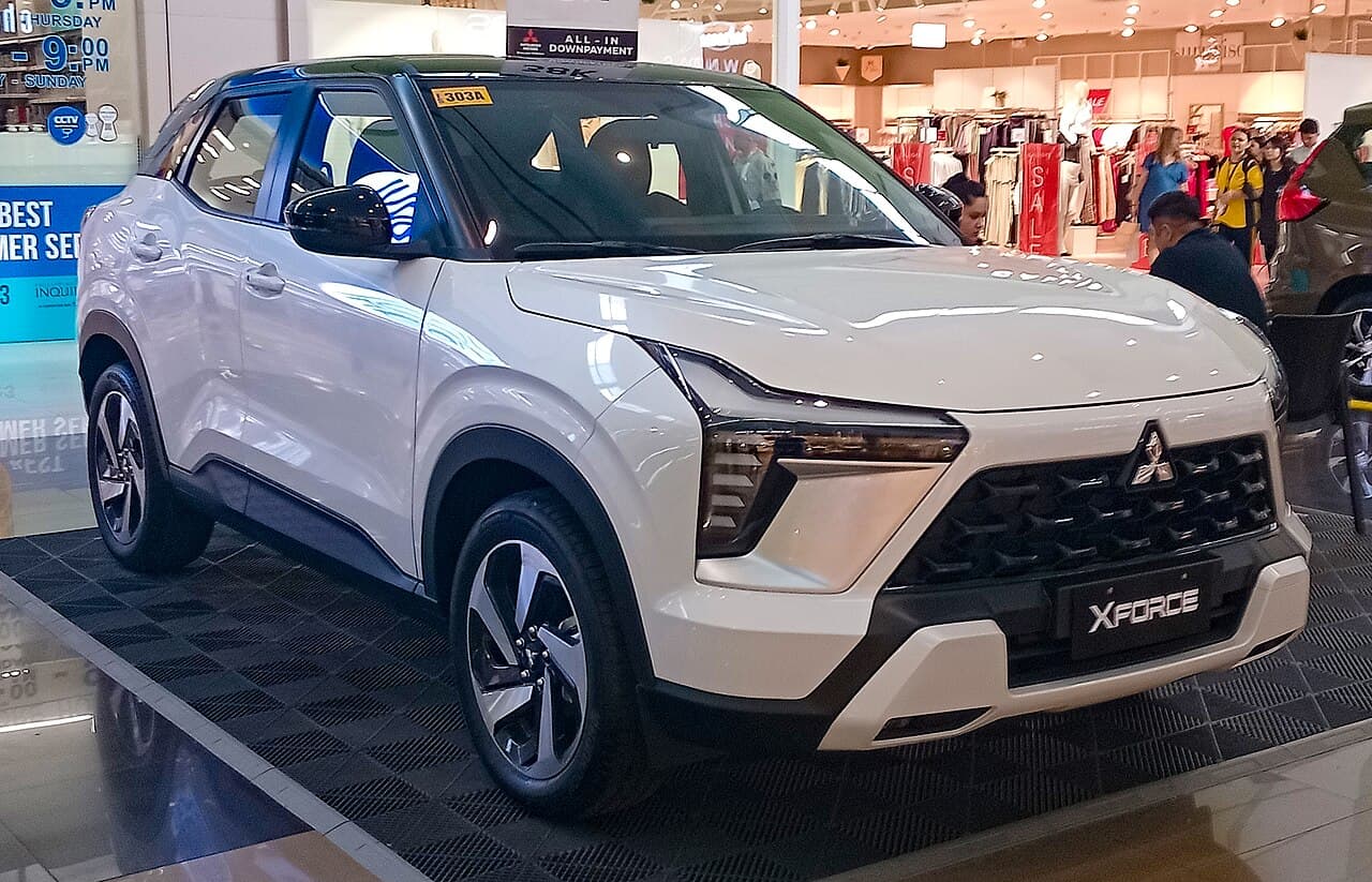 Mitsubishi Destinator Premium Trắng ngọc trai